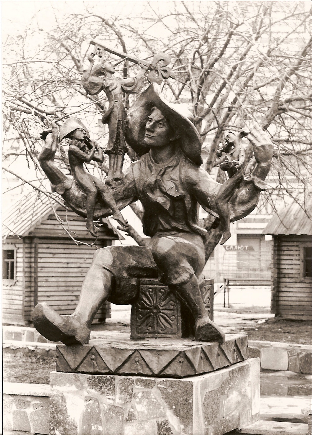Fountain 'Pinocchio',
      kindergarten,
      Shitomir, Ukraine,
      120x165x220,
      copper, 1982